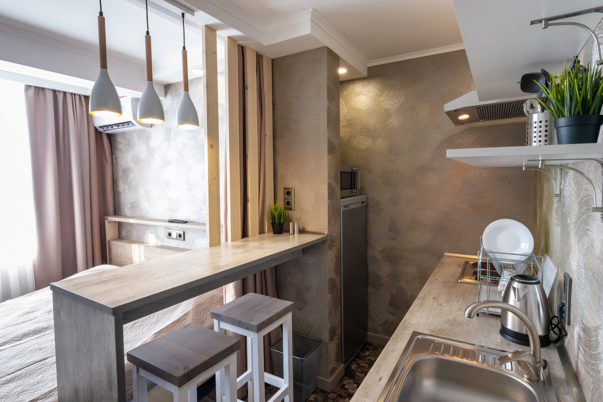 Maximiza el espacio: Soluciones de vidrio para dividir ambientes pequeños